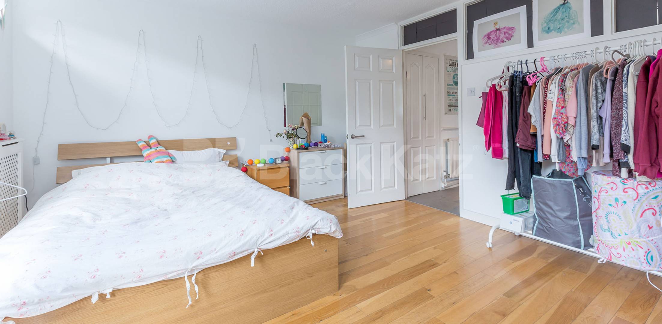 			3 Bedroom, 1 bath, 1 reception Flat			 Oakley Square, Camden